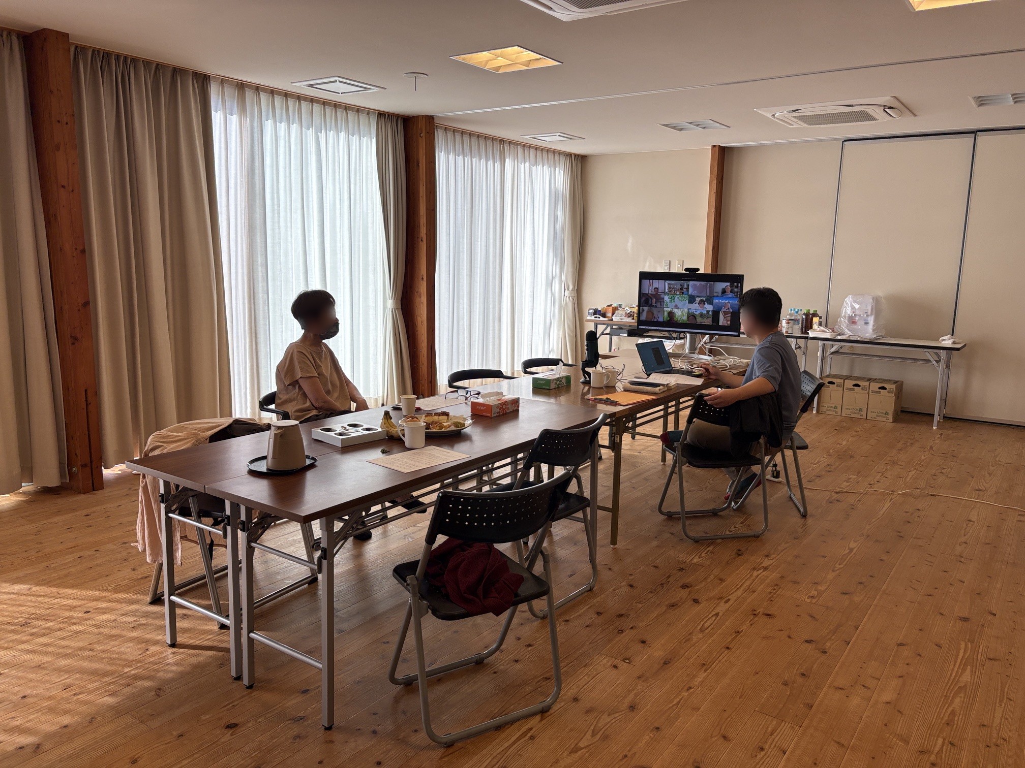 報告｜10/3(土) 関西ダンマサークル「みんなでダンマ・ディスカッション」※ハイブリッド型

今回のテーマは「幸福」と「癖（習慣）」。
14人の皆さんと、慈悲の瞑想から始めて話し合いました🙏

🌿 仏教における幸福とは？
足るを知ること、執着から自由になること、苦をなくすこと。
「涅槃こそが最高の幸福である」（ダンマパダ204偈）

🌿 癖と習慣
良い習慣を育てることは「正精進」に、悪い癖に気づき離れることは「慚愧」につながります。

「朝目覚めたときに、なんとなく幸せだと感じる」
「慈悲の実践をしながら一万歩を歩く」
など、皆さんの実感のこもったお話がたくさん聞けました。

📖 次回は10/18(日)13時から「読書会」です。ぜひご参加ください。

レポートの詳細はプロフィールのリンクから🔗
https://mayadevi.j-theravada.com/20261003-kansai-dhamma-circle-report/

#jtba  #仏教  #関西ダンマサークル  #ダンマディスカッション #幸福